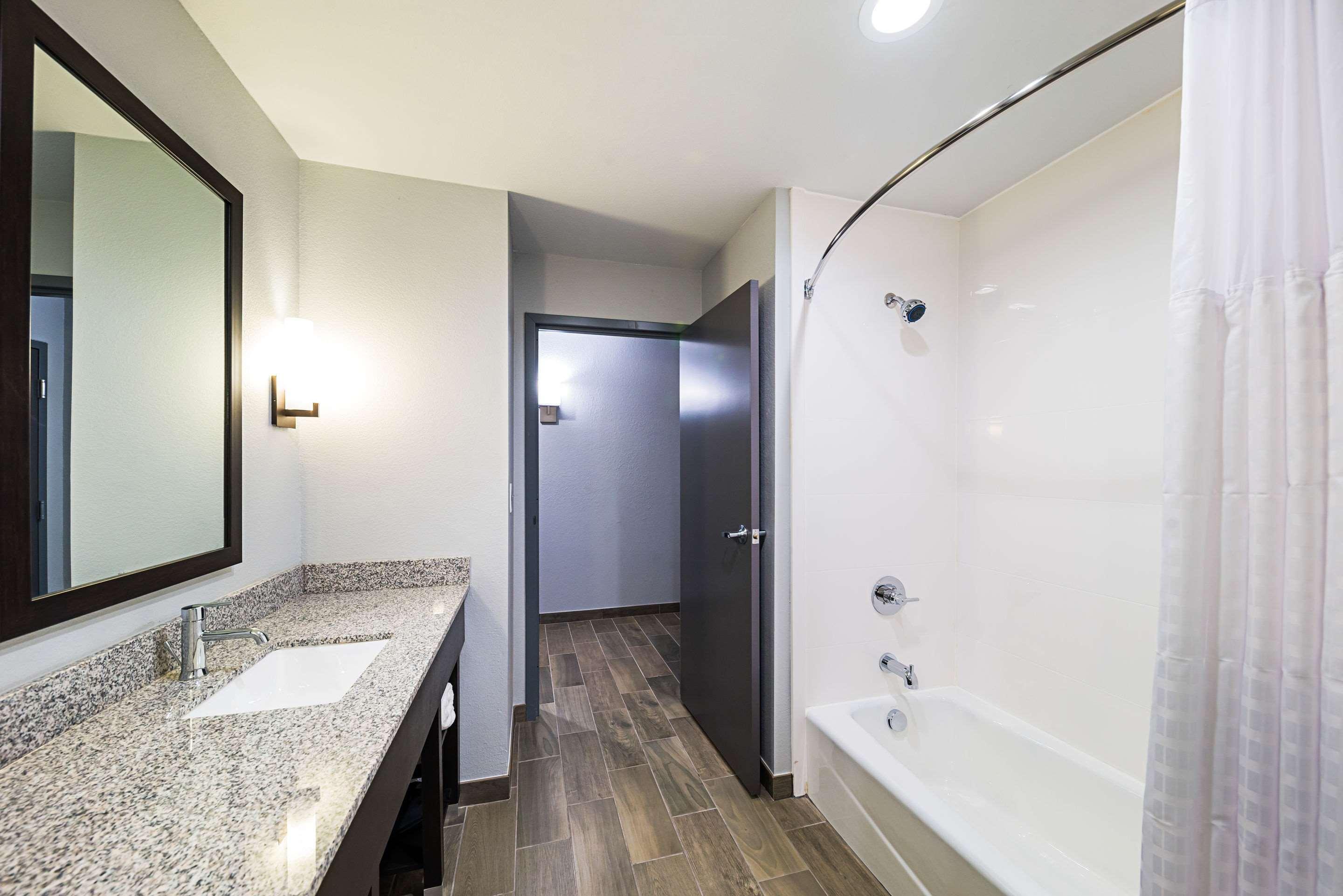 Comfort Inn & Suites Oklahoma City Near Bricktown מראה חיצוני תמונה