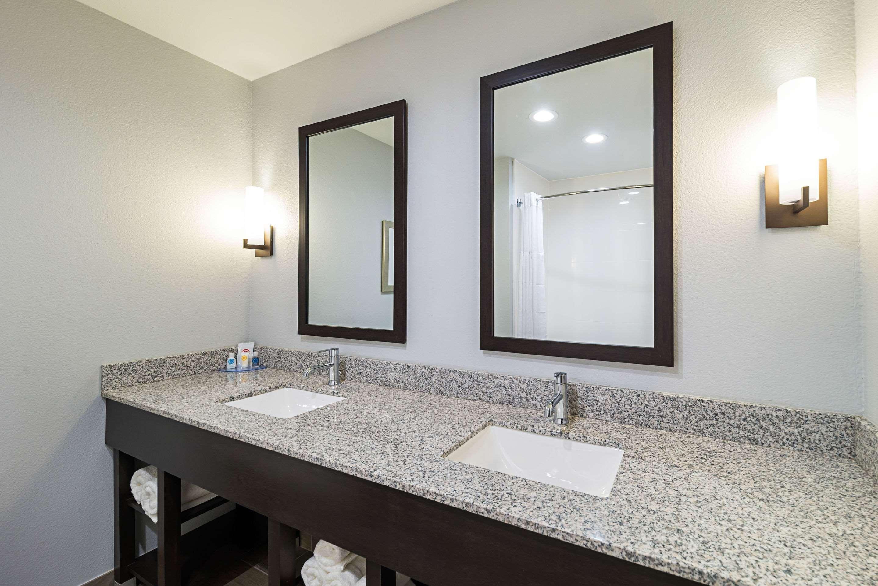 Comfort Inn & Suites Oklahoma City Near Bricktown מראה חיצוני תמונה